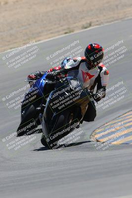 media/Apr-09-2023-SoCal Trackdays (Sun) [[333f347954]]/Turn 10 (115pm)/